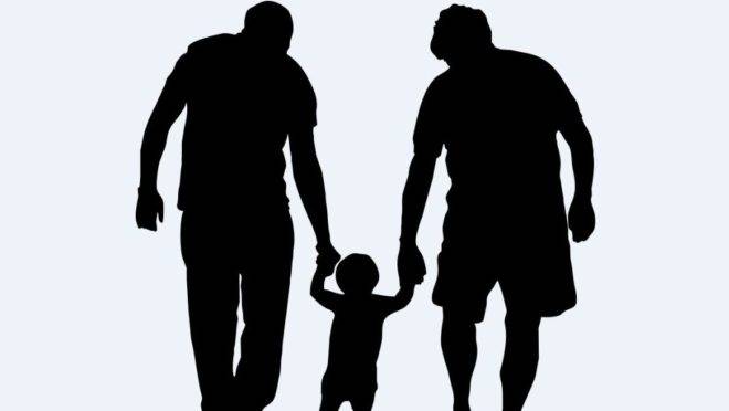 JustiÃ§a condena hospital por demitir mÃ©dico gay que pediu licenÃ§a maternidade